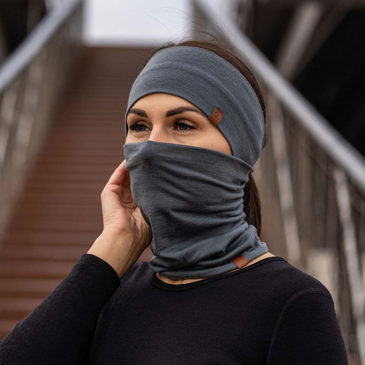 Women's Merino Wool Breathable Neck Gaiter * Windproof Warm Face Mask Tube  Black