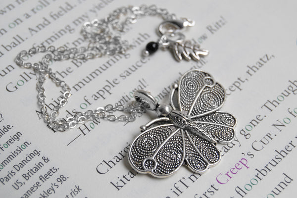Vintage Style Butterfly Necklace – Enchanted Leaves