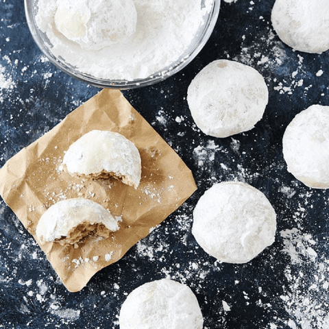 White ball cookies covered in powdered sugar