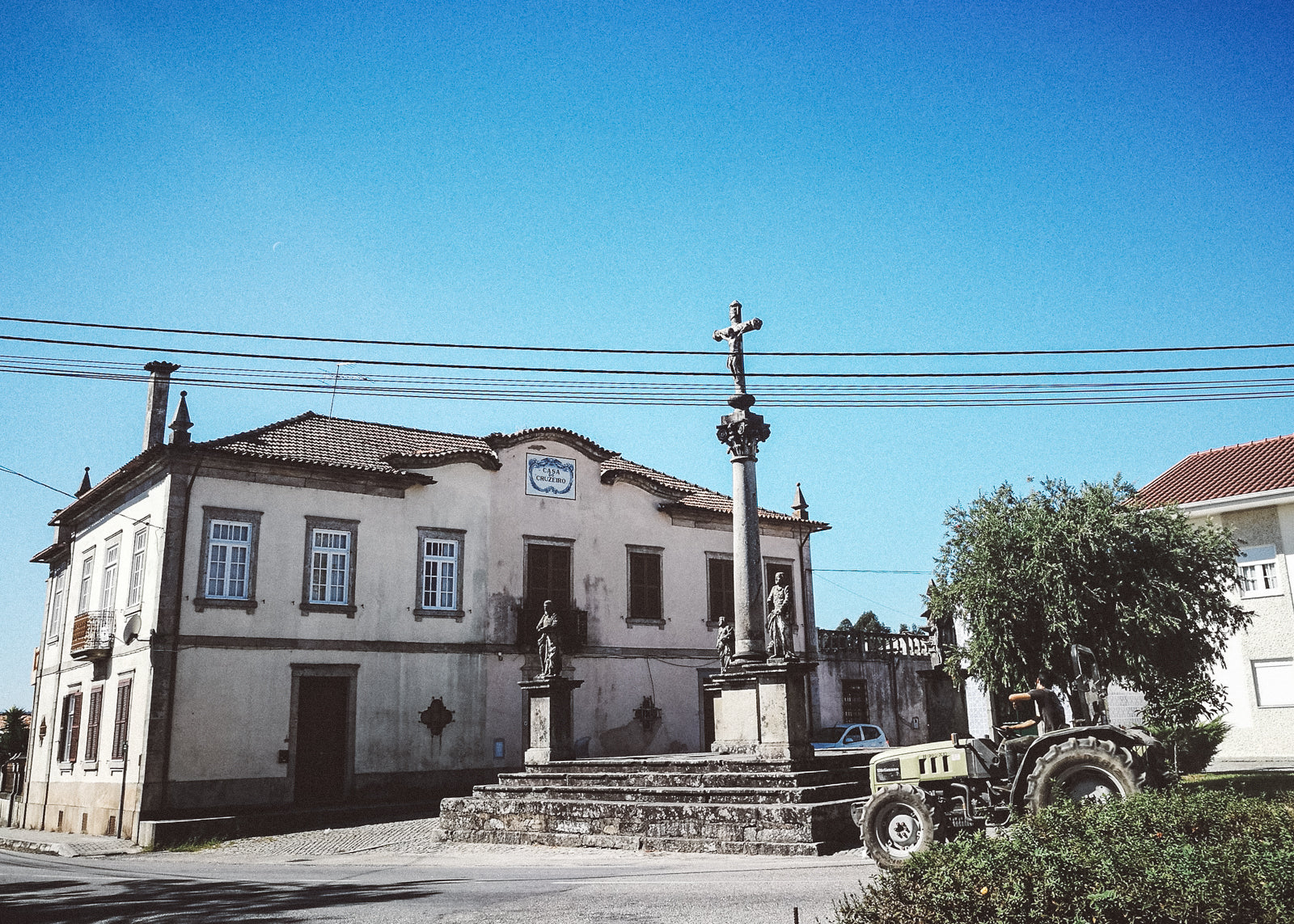 Dorfplatz in Portugal