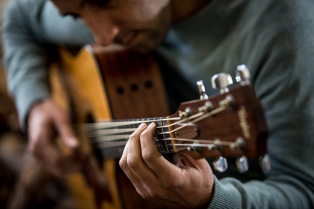 Gitarre spielen lernen Gitarrenunterricht Tipps Anleitung