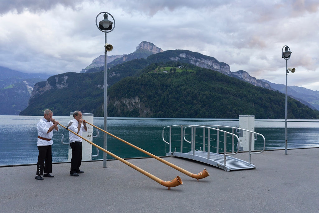 Schweizer Musikinstrumente Traditionelle Alphorn Schwyzerörgeli Zither