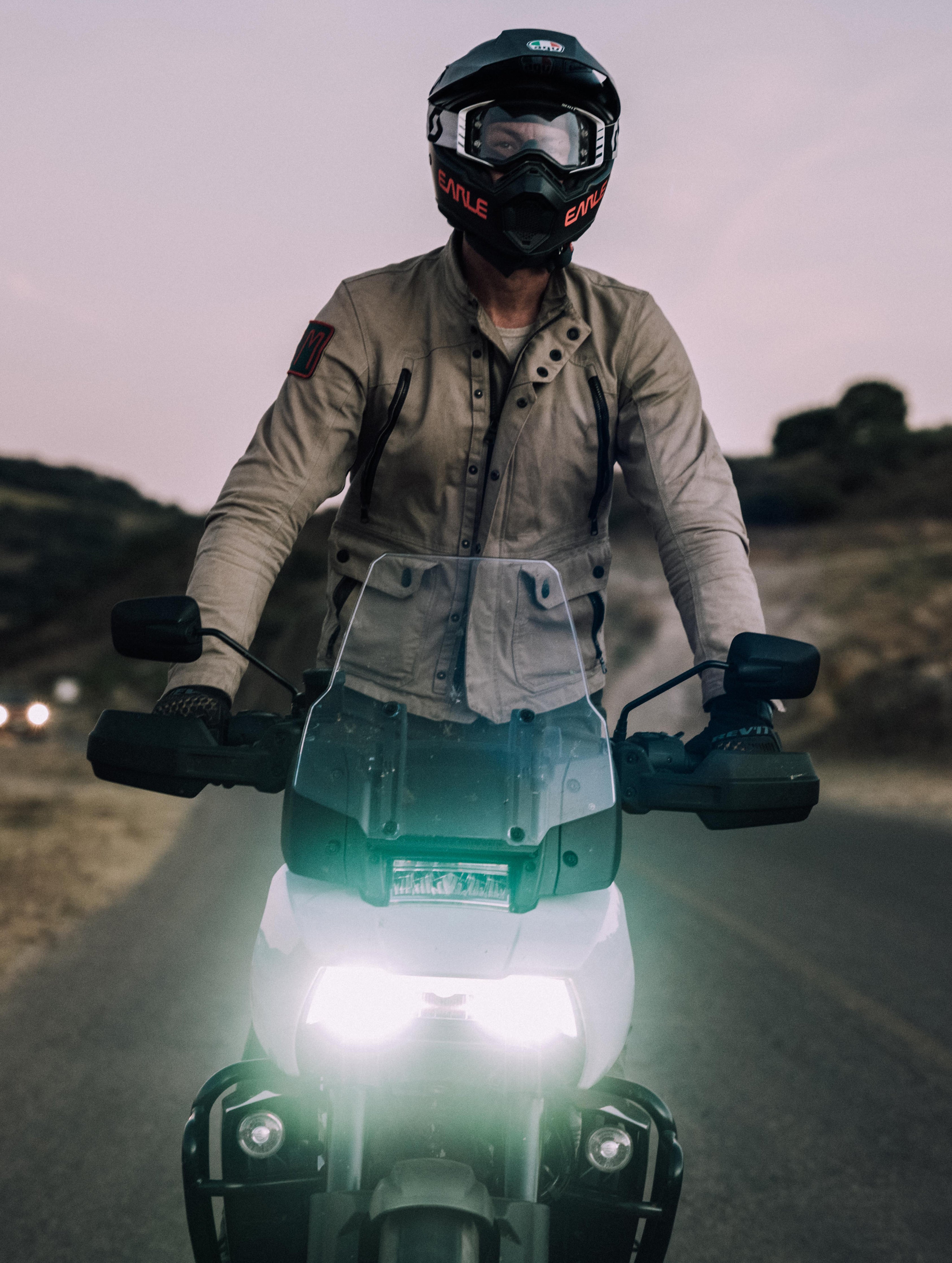 Does the AETHER Draft Mesh Motorcycle Jacket Hold Up at 106Degrees  Fahrenheit  Iron  Air