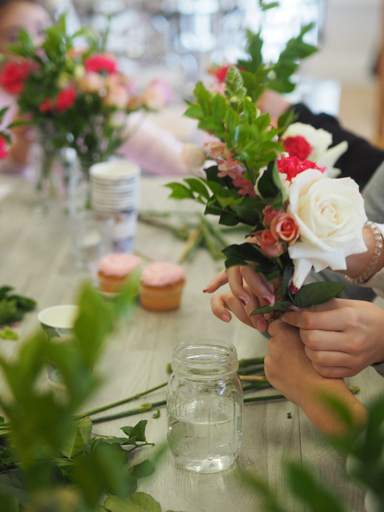 Homebodii Floral Arrangement Lesson with Ivy and Bleu Events