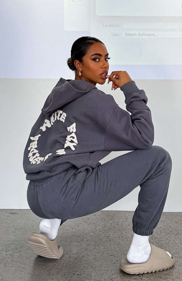 https://cdn.shopify.com/s/files/1/0219/7173/0504/products/Project_5_Sweatpants_Project_5_Oversized_Hoodie_24.08.22_026_612x.jpg?v=1663646425