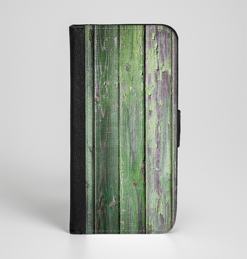 The Wooden Planks with Chipped Green Paint Ink-Fuzed Leather Folding Wallet Case for the iPhone 6/6s