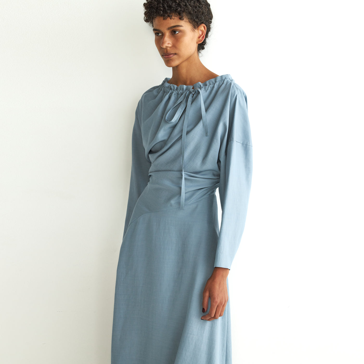 りしており TOMORROWLAND AKIRANAKA JILINE TWIST DRESS BLの通販 by ...