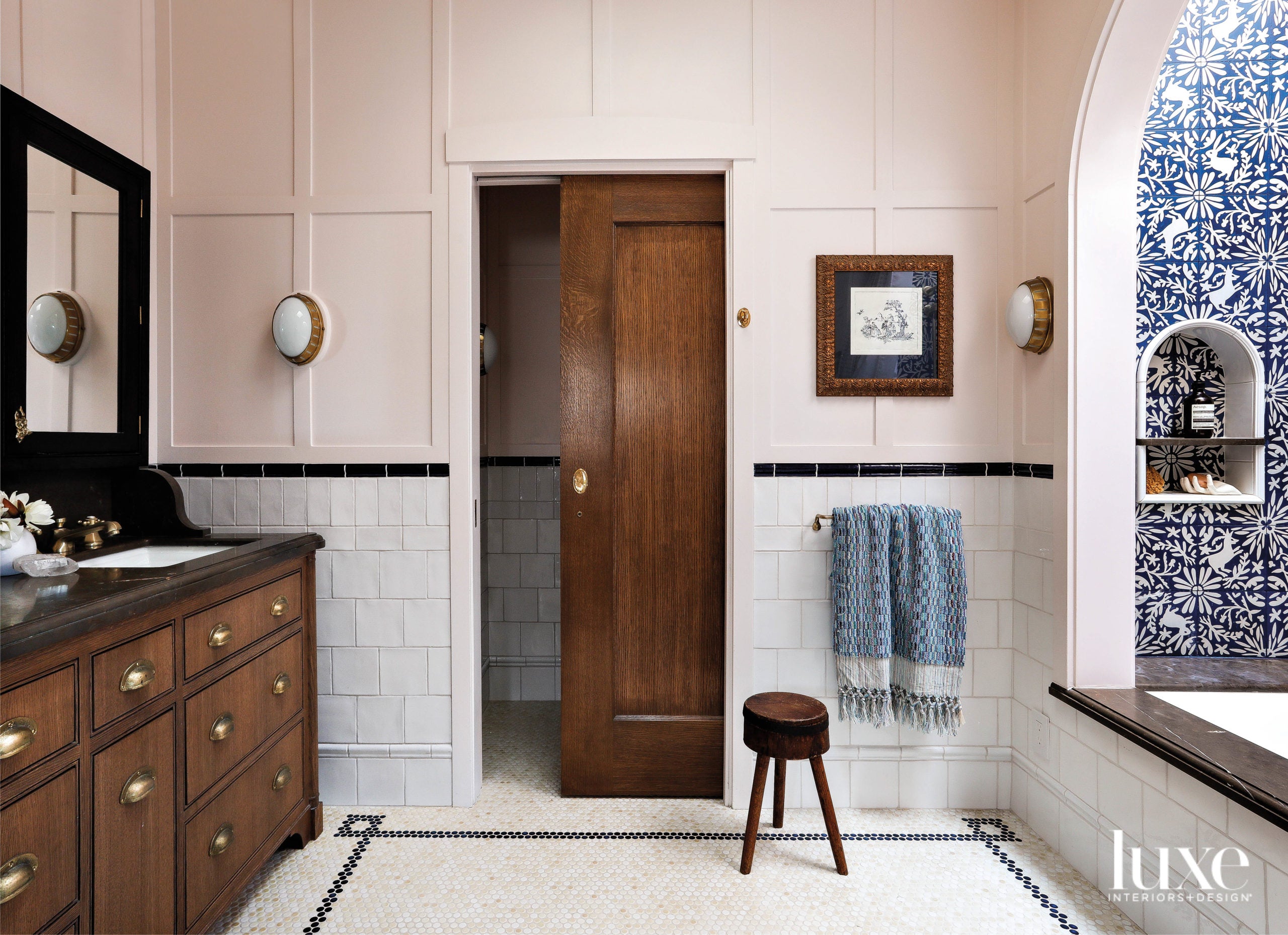 bathroom with tile mosaic 