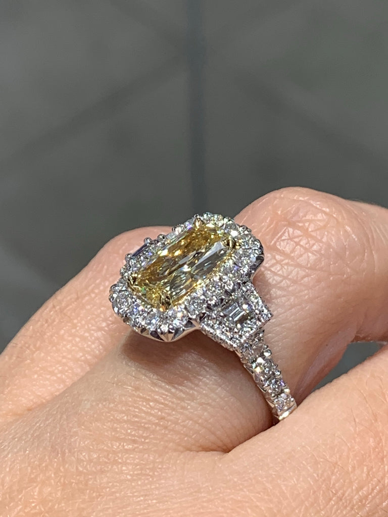 Henri Daussi Fancy Yellow Cushion Cut 2.57ct t.w. Engagement Ring ...