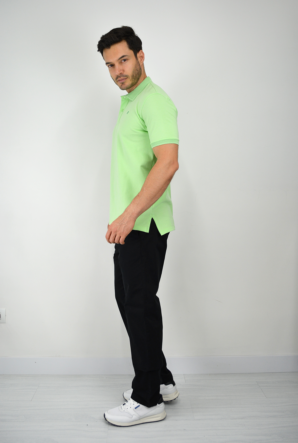 Camiseta Tipo Polo Verde Claro Para Hombre CPB03 – Delascar I Tienda de  Ropa para Hombre Online I Moda - Colombia