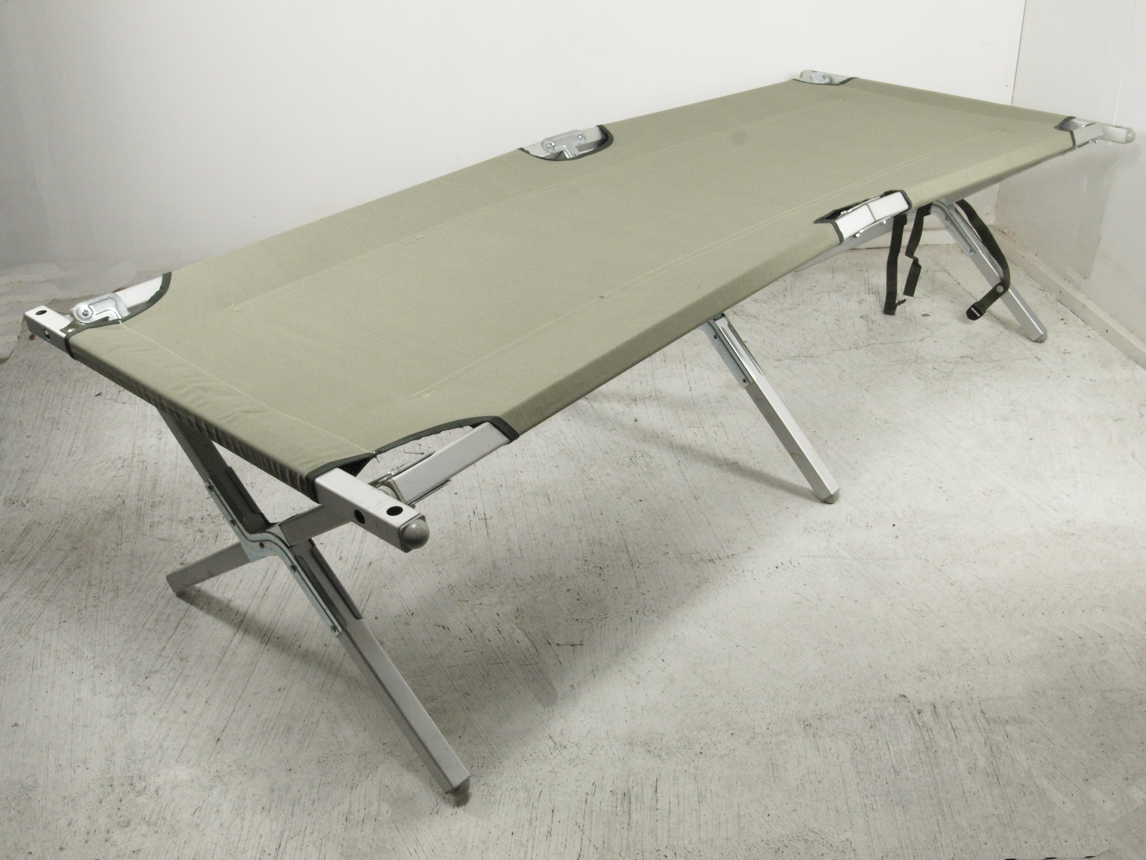 folding military bed        <h3 class=