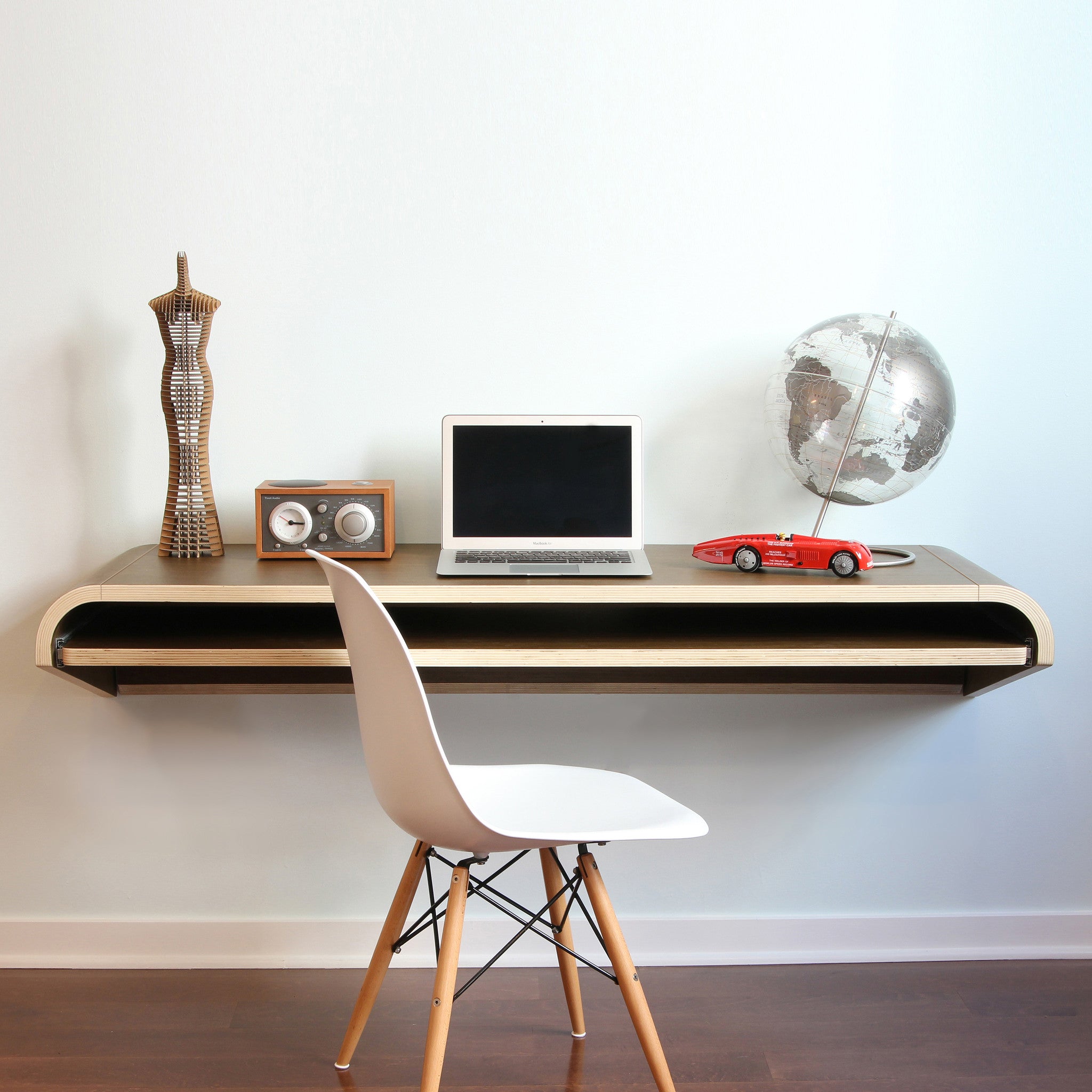 minimalist desk