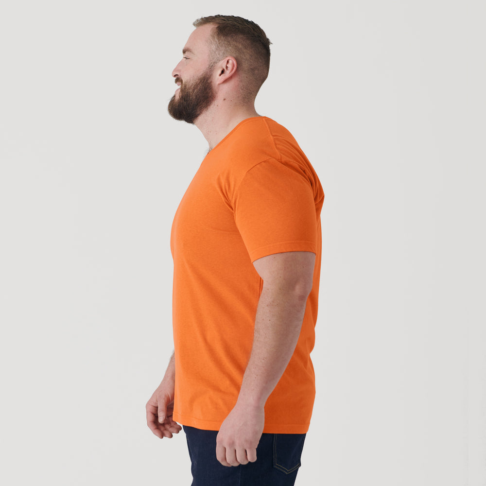 Camiseta con cuello en V en naranja Camiseta con cuello en V en naranja para hombres | True Classic