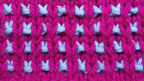 mosaic knitting example of 1x1 in line mosaic bumps burgundy and blue yarn