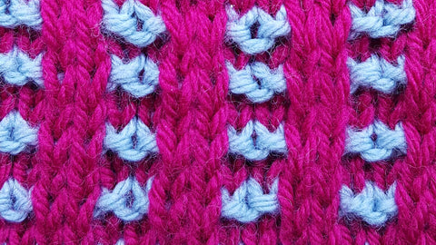 mosaic knitting example of 2x2 in line mosaic bumps burgundy and blue yarn
