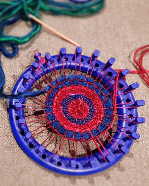 how to weave on a knitting loom use your round knitting loom to make coasters