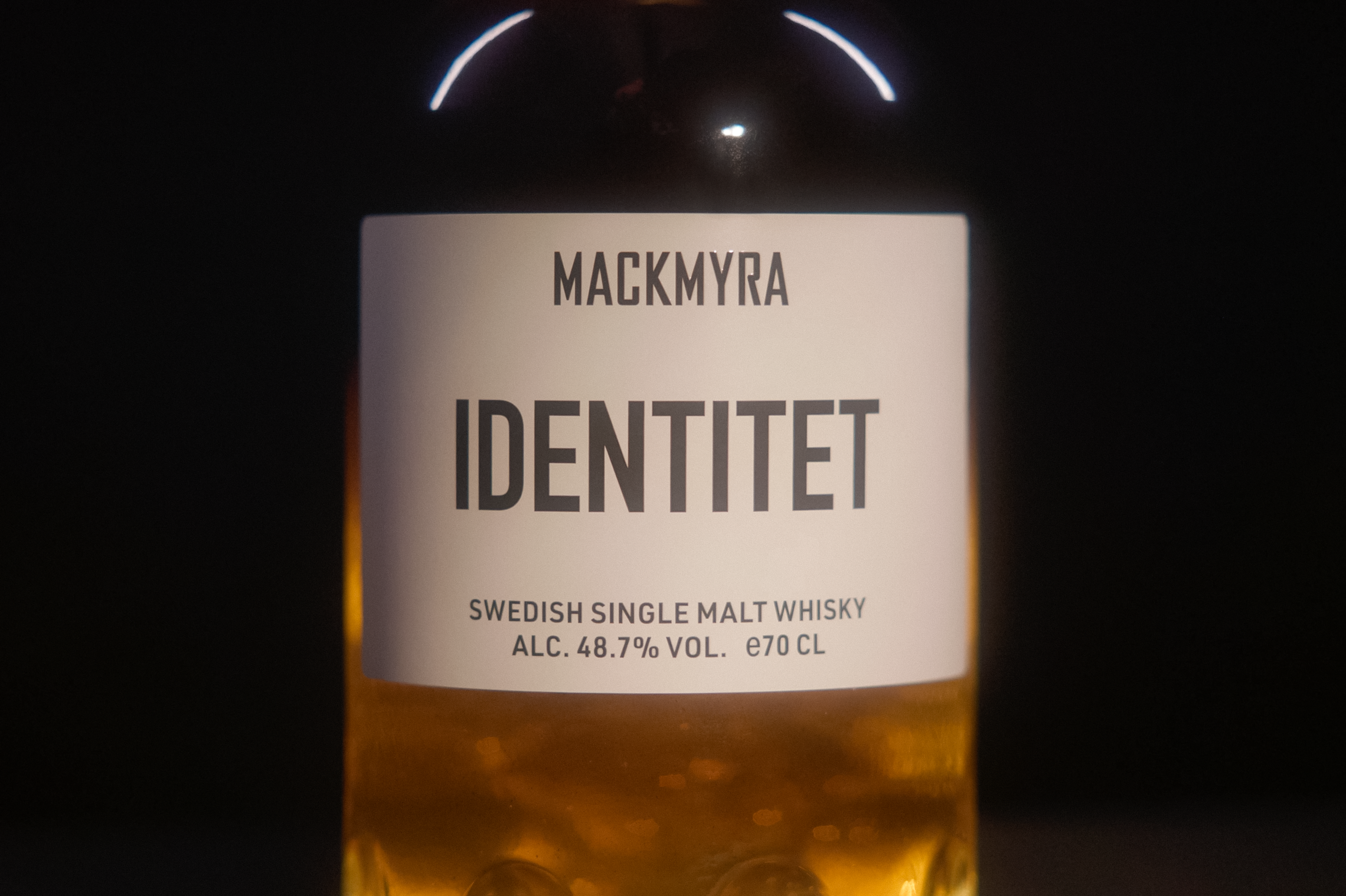 Identitet 70cl Bottle Picture Without Gift Box