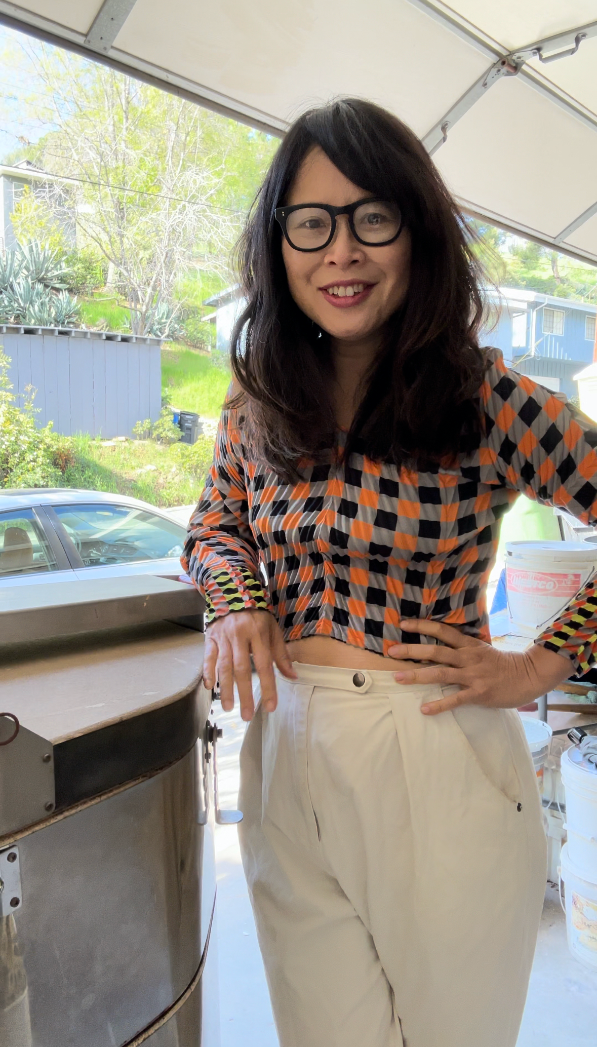 Photo of Raina Lee by her kiln.