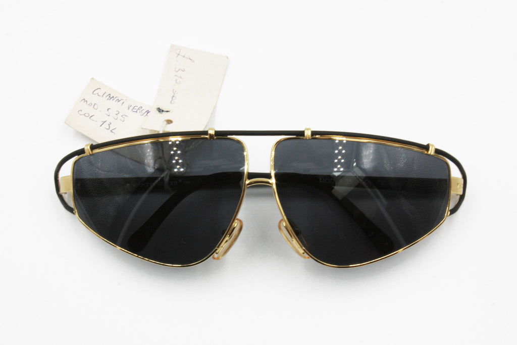gids Oeganda Scully Gianni Versace vintage sunglasses S 35 Col 13L, sleek elegant 90s desi –  Backshop Vintage -Vintage NEW OLD STOCK Sunglasses & Frames