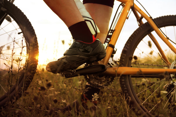 Mountain bike rider with finely adjusted cleats