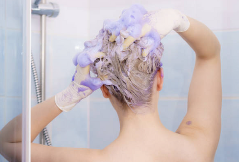 shampooing violet cheveux decolorés