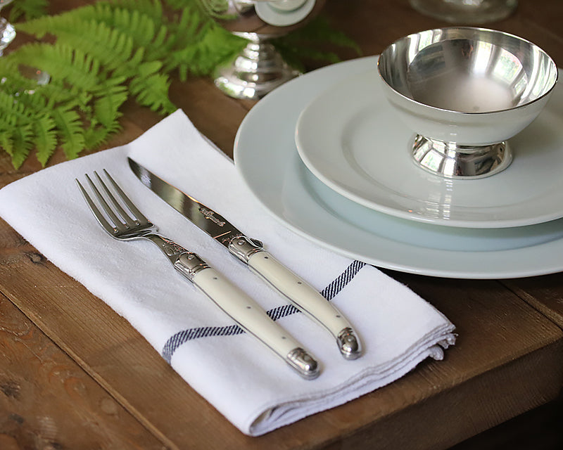 https://cdn.shopify.com/s/files/1/0221/4876/collections/laguiole.flatware.linen.3.jpg?v=1571502466