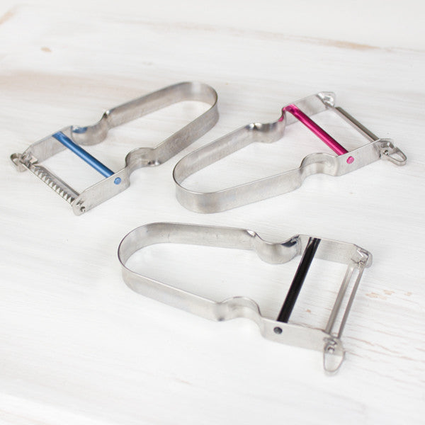 https://cdn.shopify.com/s/files/1/0221/5178/products/European_Crafted_Fruit_Veggie_Peeler_3_Pack_1600x.jpg?v=1562247369