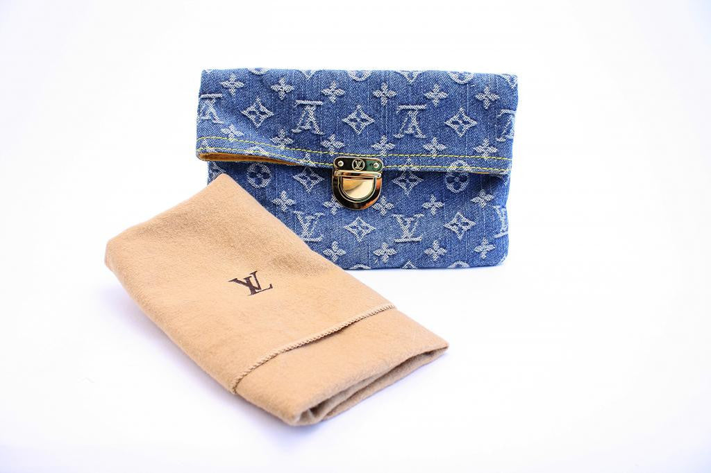 Clutch bag Louis Vuitton Blue in Denim - Jeans - 30131935