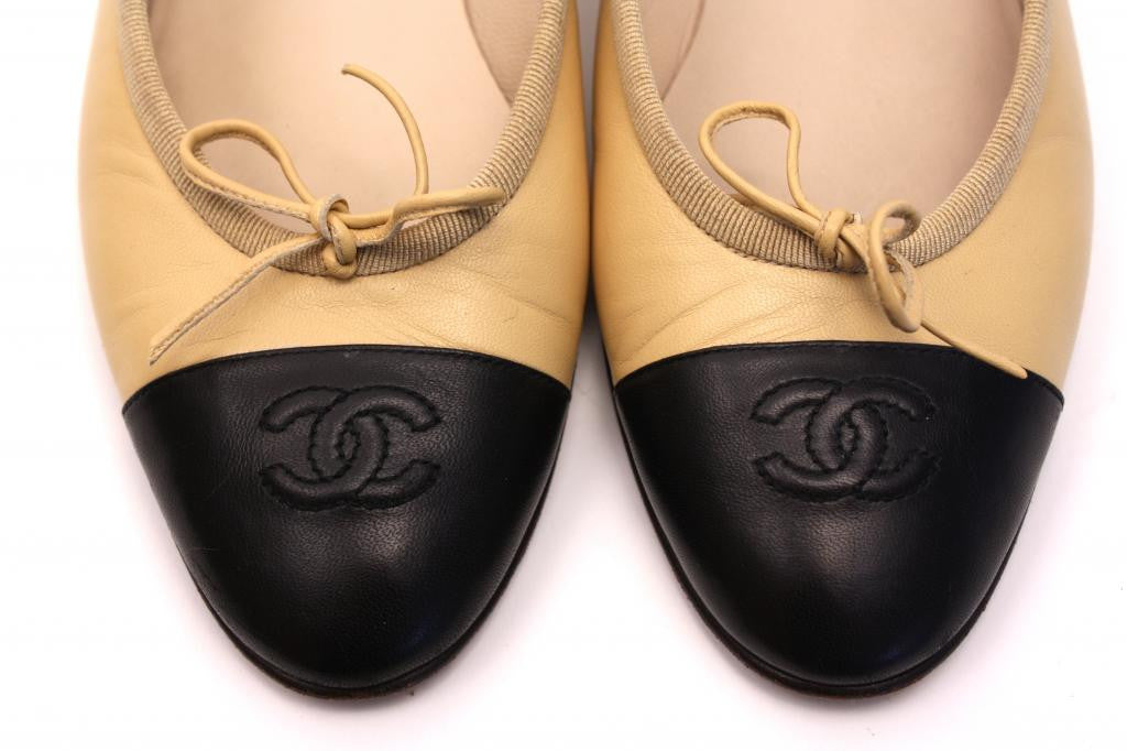Chanel Flats in Creame and Black - Vintage Chanel Ballet Flats