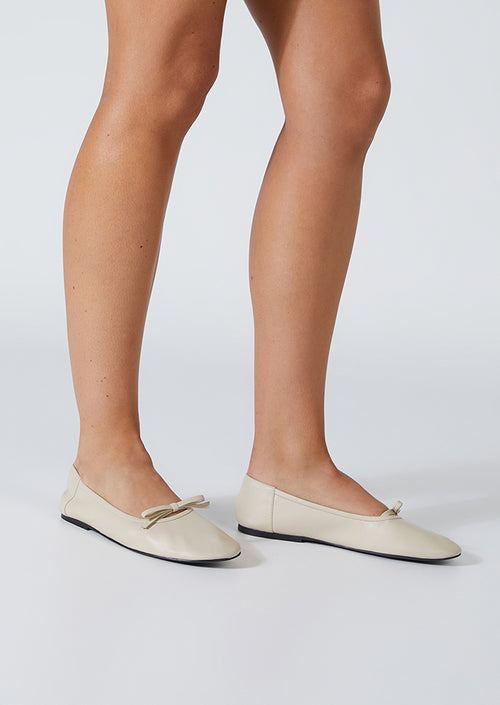 Mozart Vanilla Nappa Flats