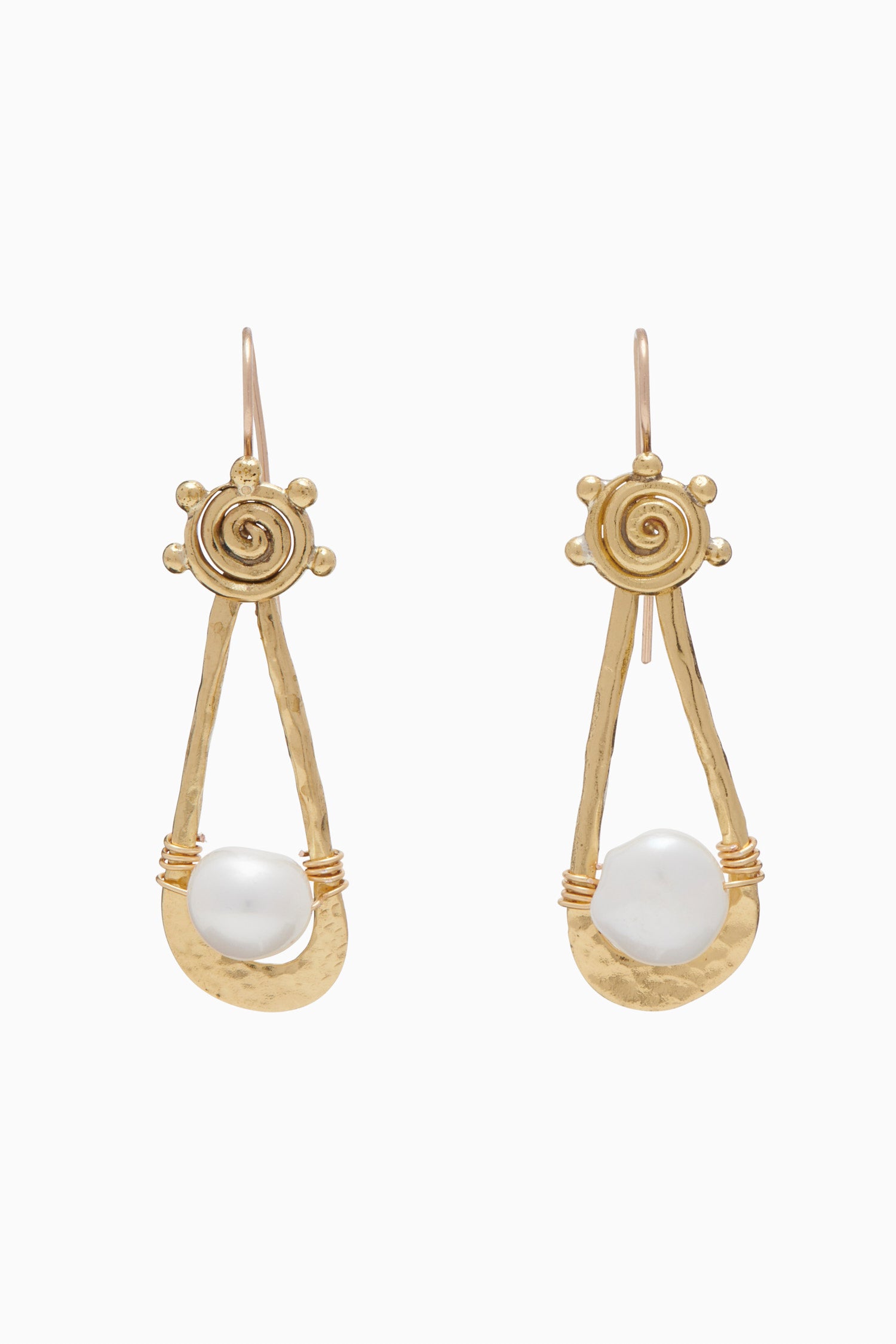 Ulla Johnson Spiral Drop Stone Earring In Pearl