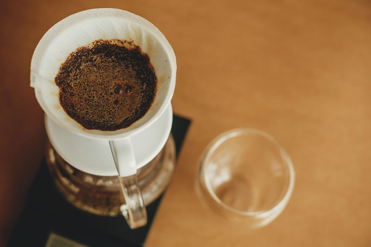 v60 ile demlenen filtre kahve