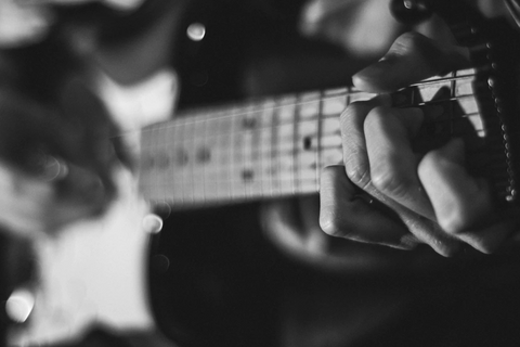 Schmerzen beim Gitarre spielen