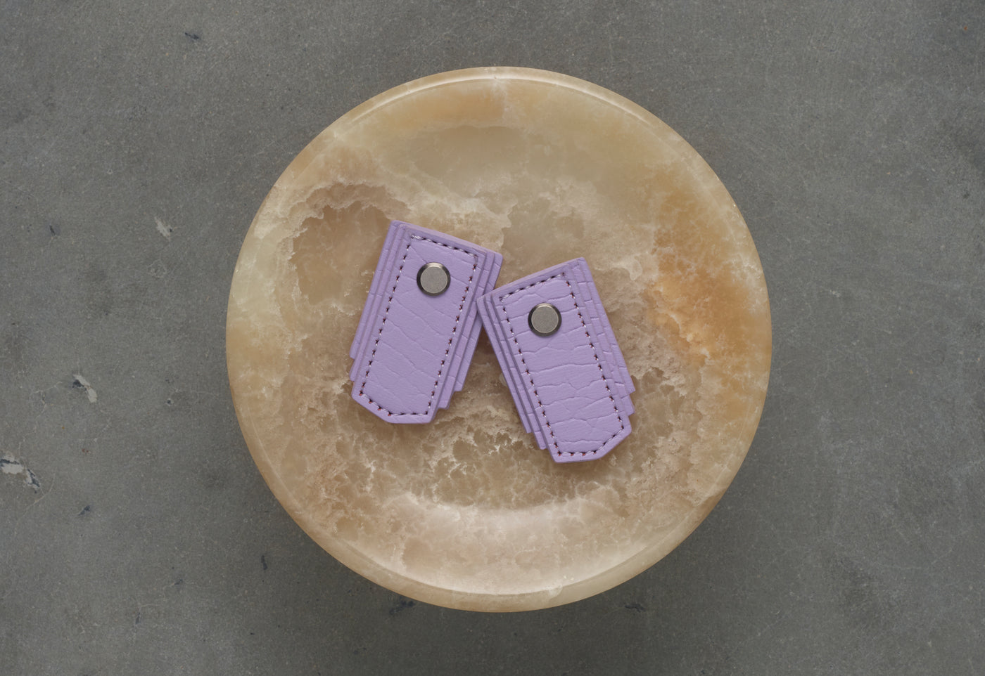 Sagitine Leather Pull - Lavender