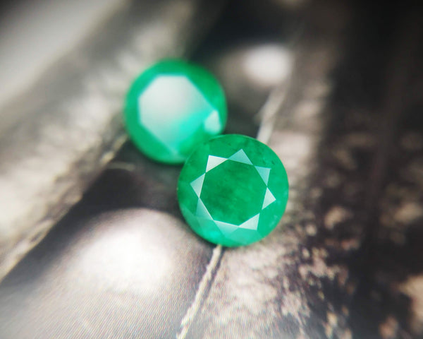 Round Shape Emerald Gemstone by Bena Jewelry Montreal