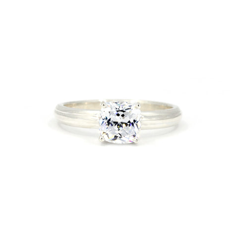 Round Diamond White Gold Engagement Ring