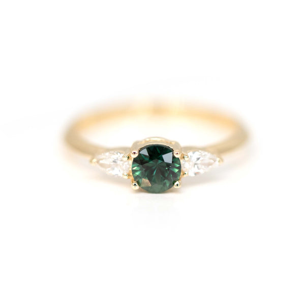 green sapphire and diamond gold bridal ring custom made in montreal by bena jewelry