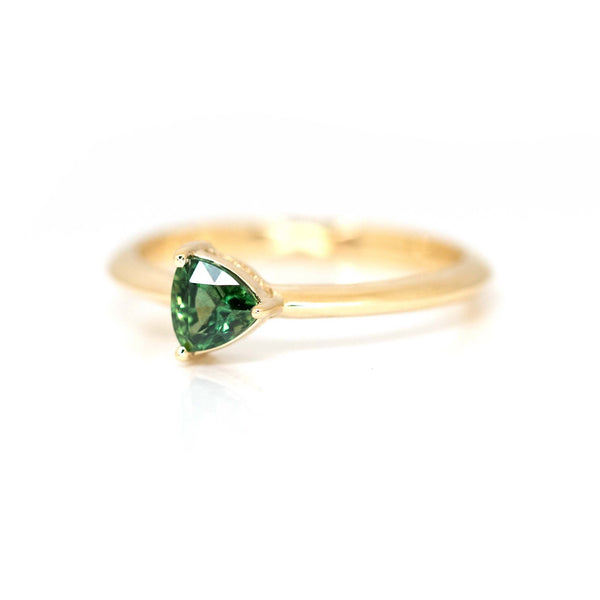 minimalist bridal ring green sapphire trillion shape made by bena jewlery designer montreal on a white background