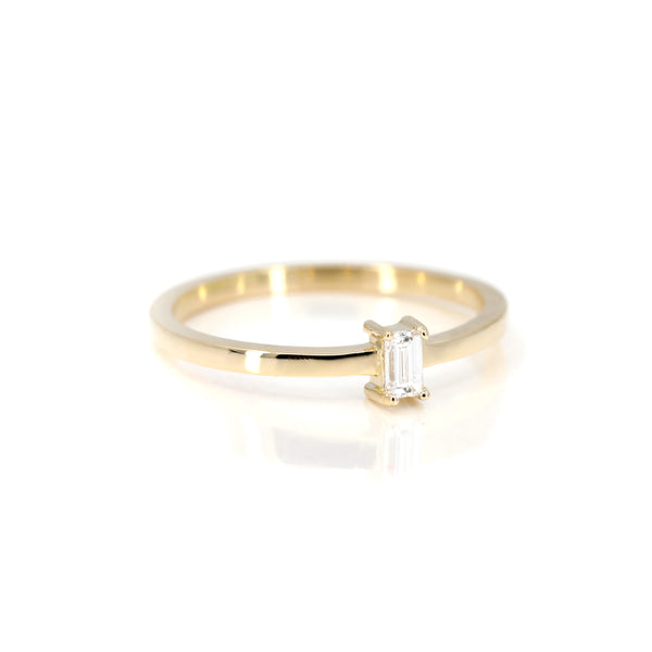 baguette shape lab grown diamond yellow gold bridal ring made in montreal by bena jewelry on white background