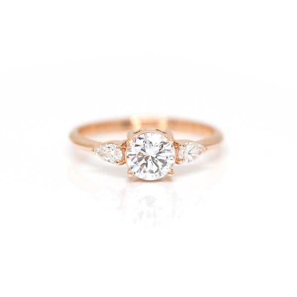 round diamond pear shape rose gold brildal ring by bena jewelry montreal