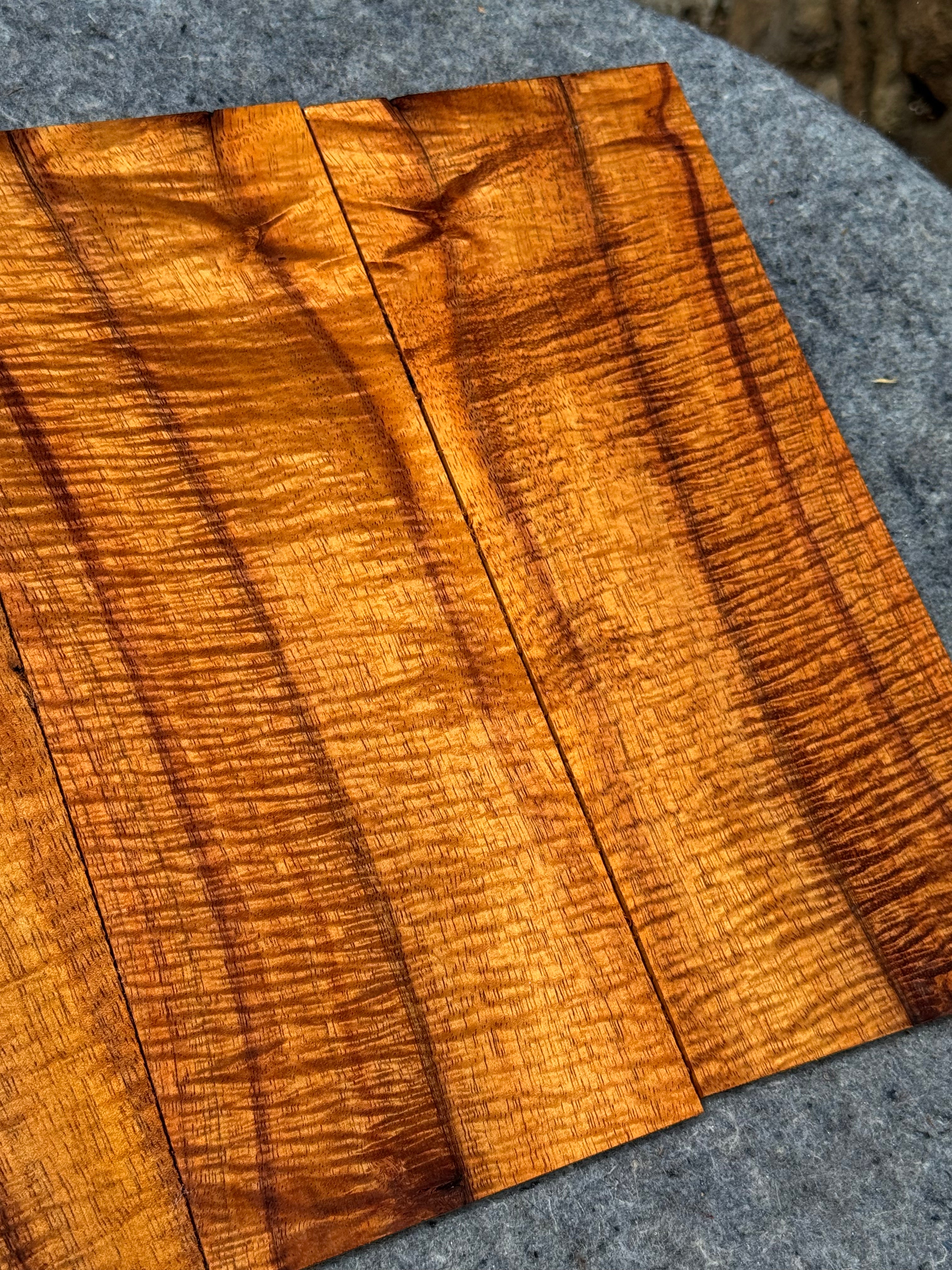 “The Morello” master grade Curly Koa Concert Ukulele 6 piece set