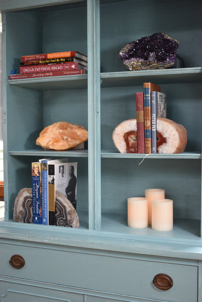 bookshelf with agate bookends and gemstone chunks on display to show the credibility bookshelf