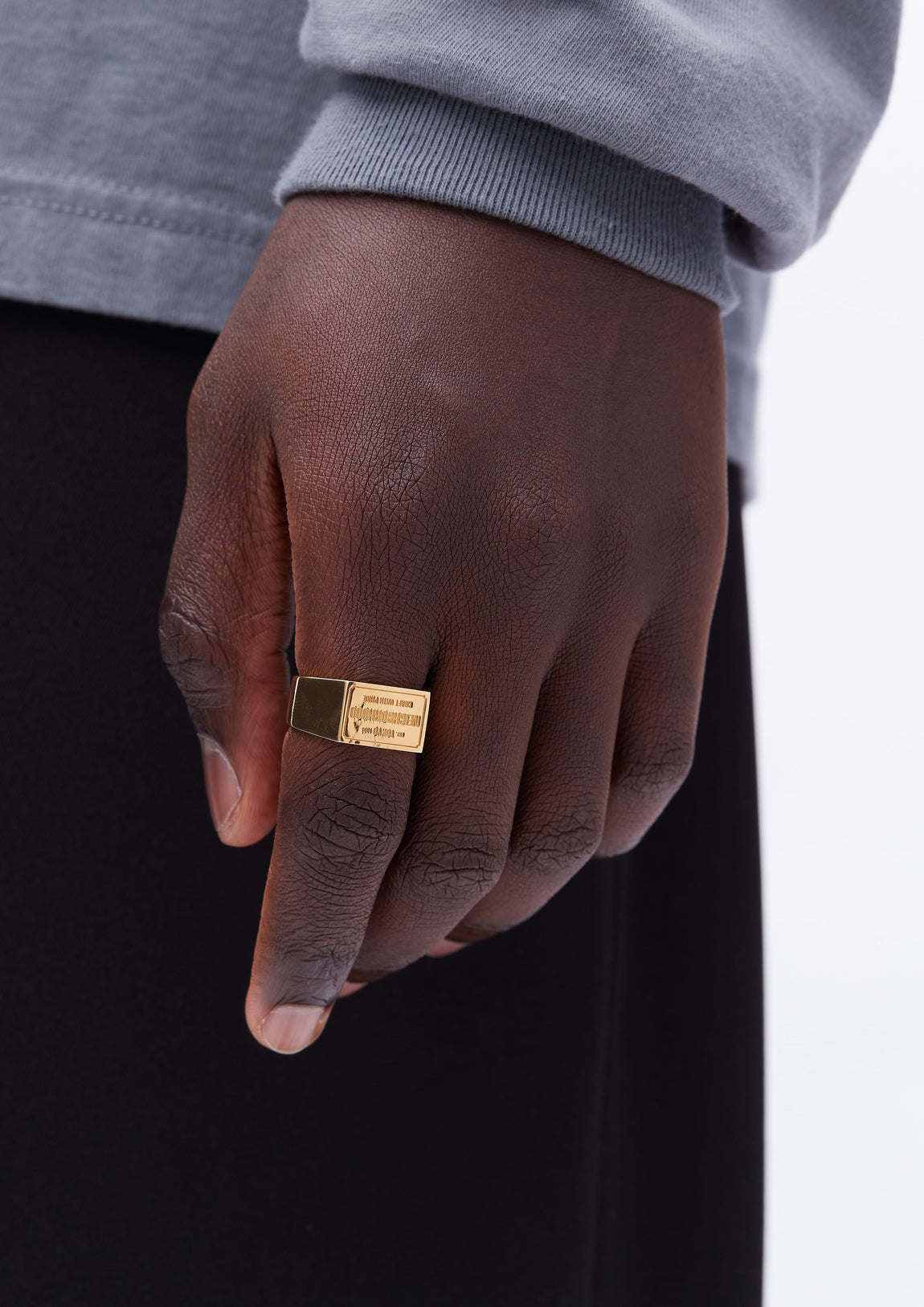 GOLD SIGNET RING