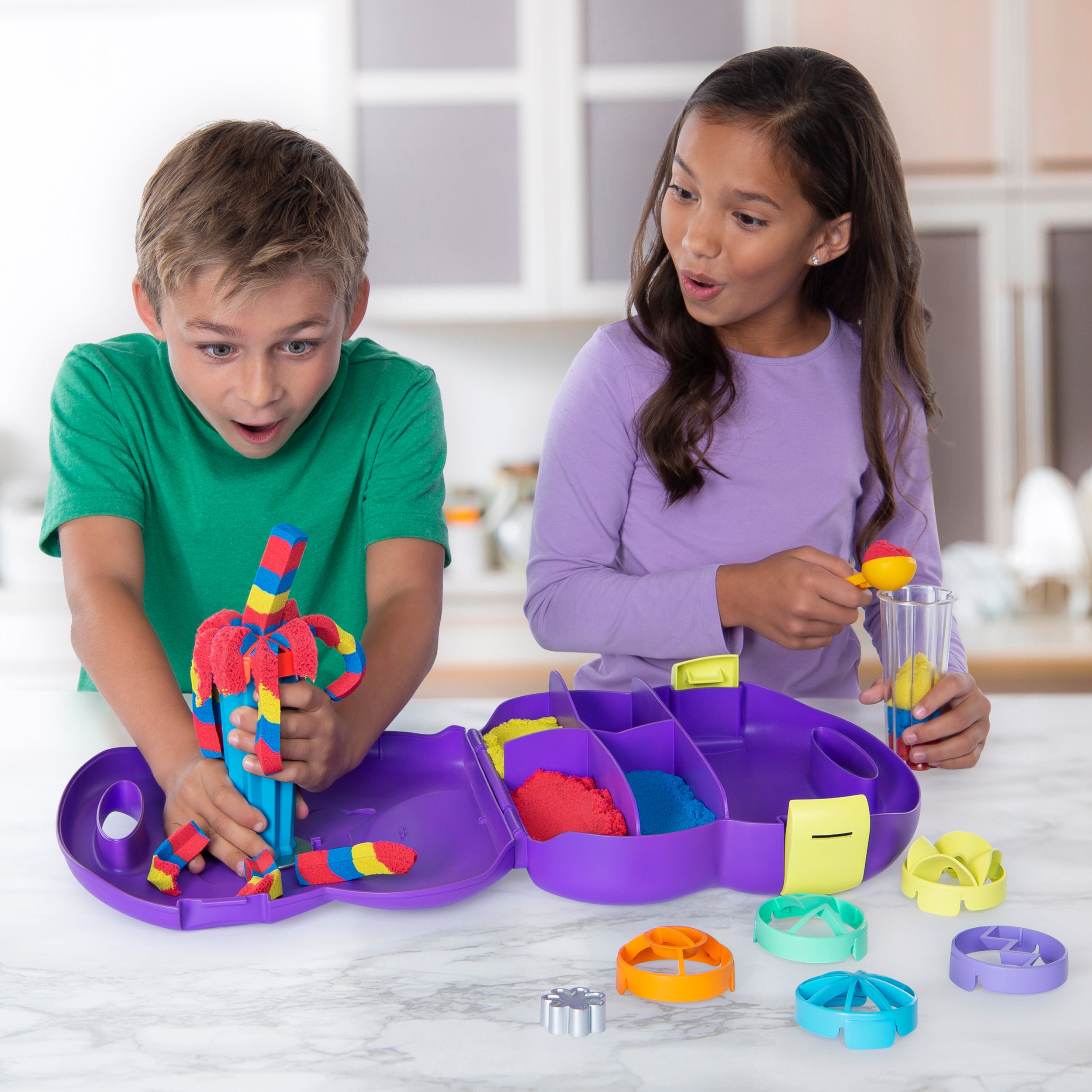 kinetic sand sandwhirlz playset with 3 colors of