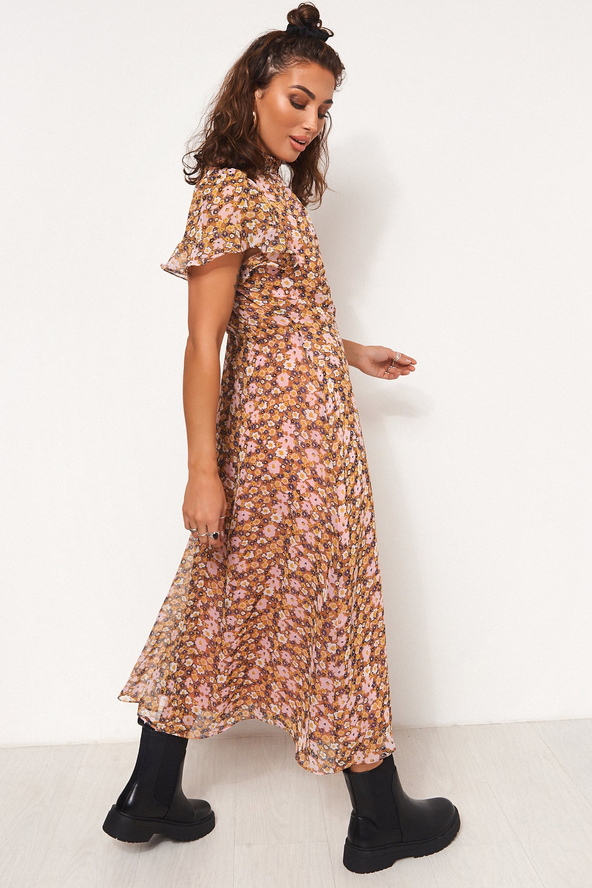 Blake Pink Floral Cape Sleeve Midi Dress – The Fashion Bible