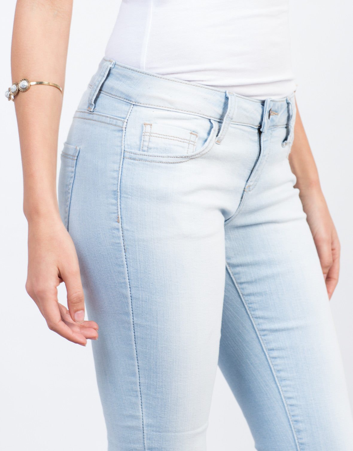 Faded Knee Slit Jeans - Light Blue Denim - Vintage Wash Jean – 2020AVE