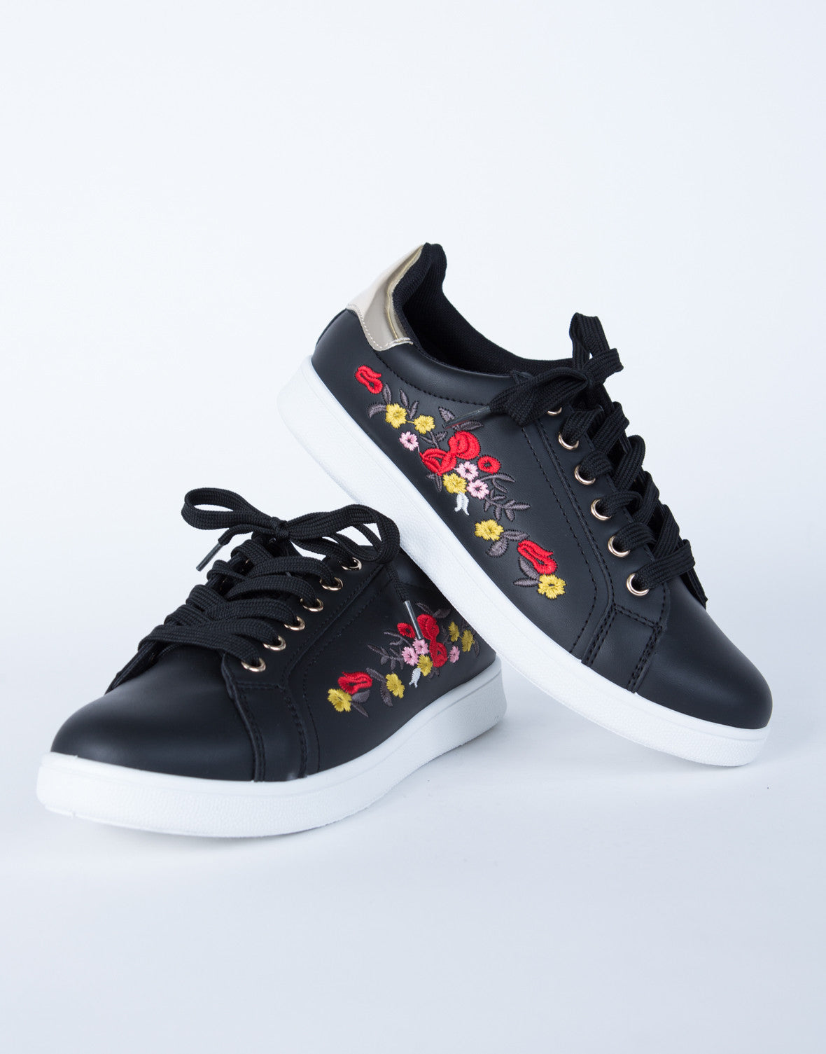 Floral Embroidered Sneakers - Black 