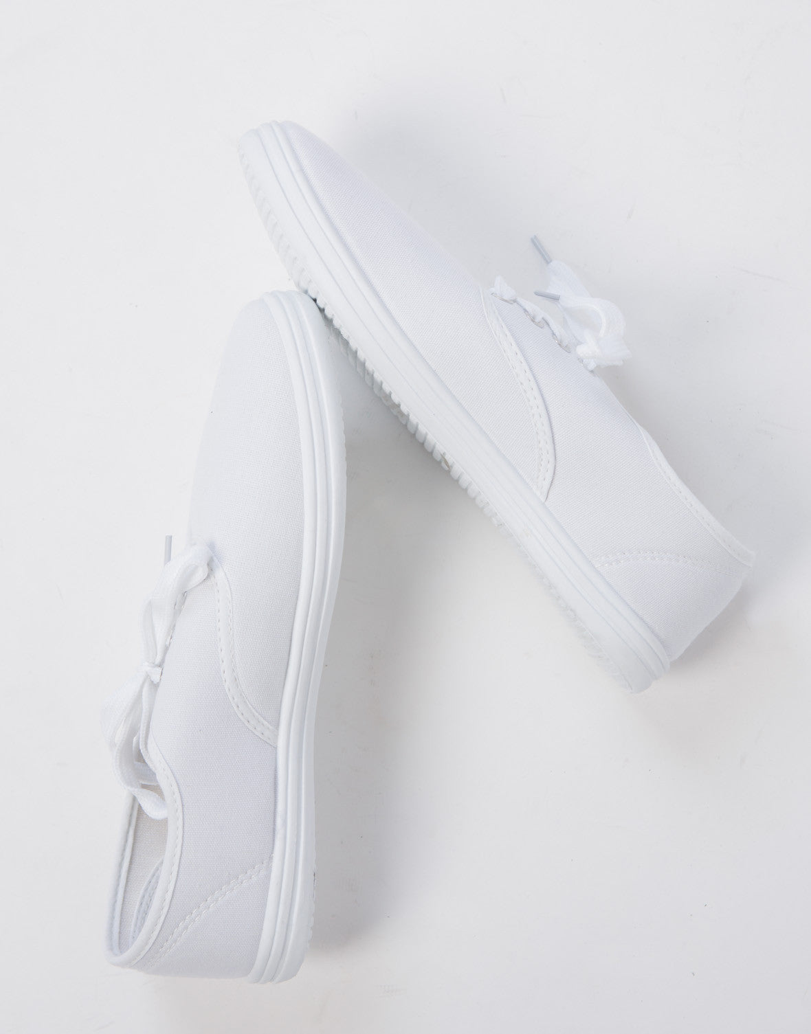 Lace-Up Sneakers – 2020AVE