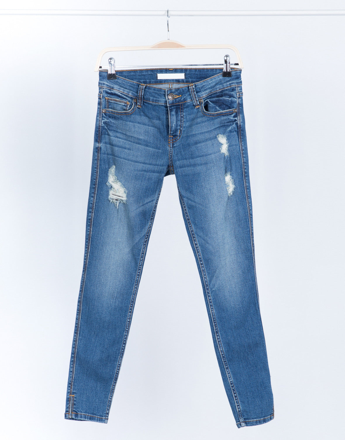 Slightly Distressed Denim Jeans – 2020AVE