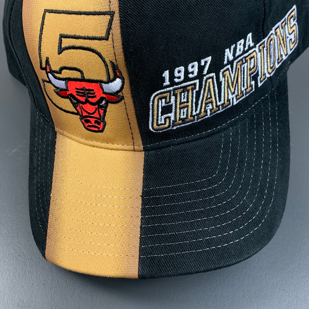 Mitchell & Ness Black NBA Chicago Bulls 96 Champions Wave HWC Snapback  Hat